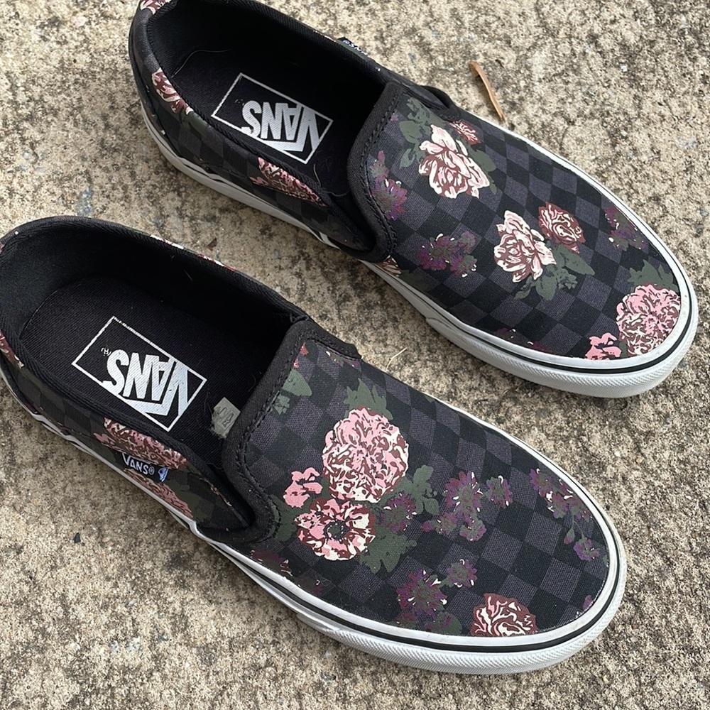 Slip on Vans Off The Wall in Black and gray  checkerboard with floral pattern.